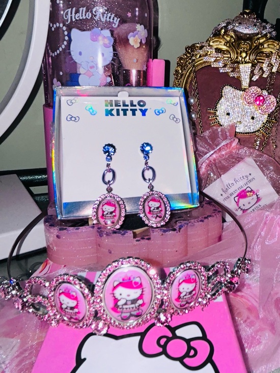 Tarina Tarantino Jewelry - Hello Kitty Jewelry Set - Tiara 👑 & Earrings